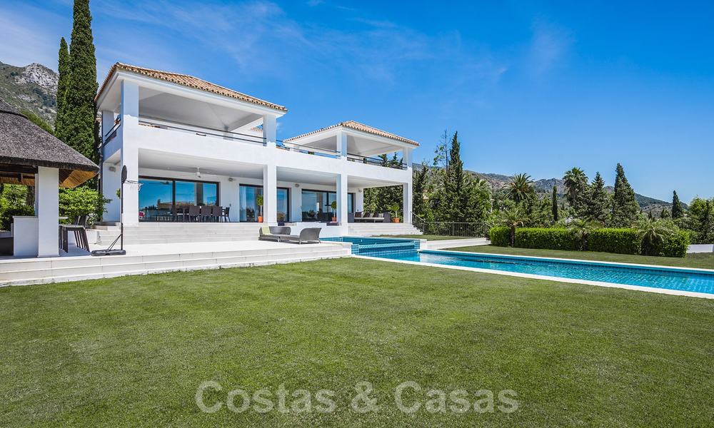 Gerenoveerde luxe villa te koop in een moderne mediterrane stijl in het exclusieve Cascada de Camojan op de Golden Mile in Marbella 27063