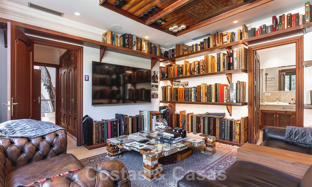 Gerenoveerde luxe villa te koop in een moderne mediterrane stijl in het exclusieve Cascada de Camojan op de Golden Mile in Marbella 27065