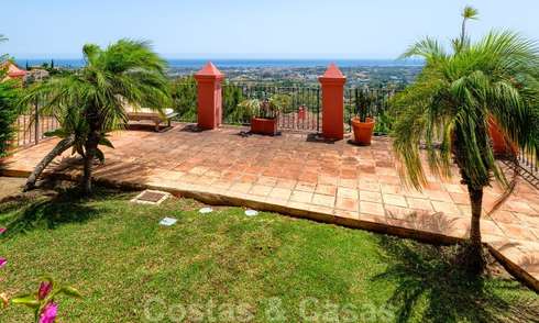 Ruim appartement met een ruim terras en privétuin met panoramisch uitzicht op de kust en de zee in Benahavis - Marbella 27118