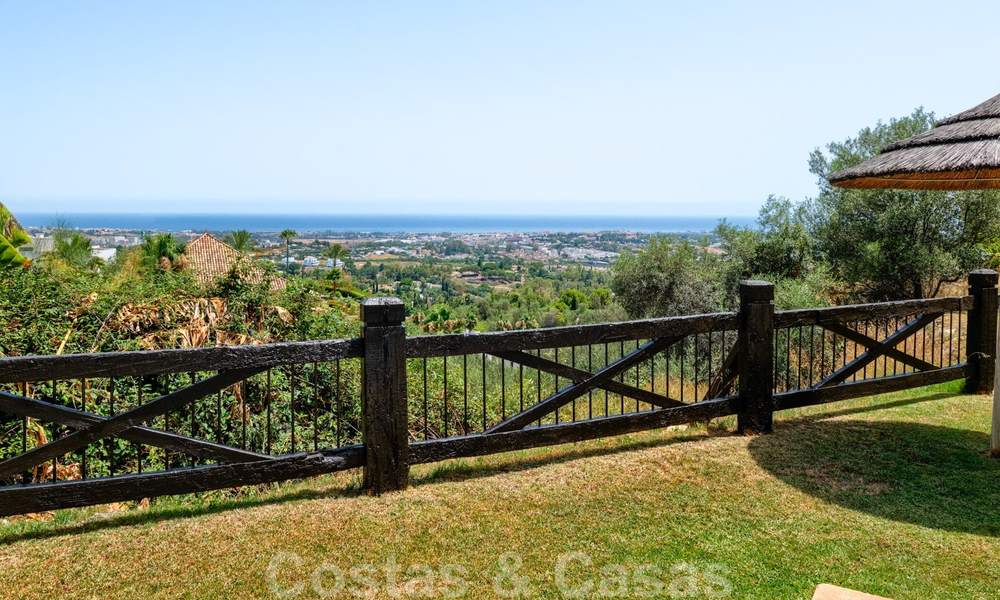 Ruim appartement met een ruim terras en privétuin met panoramisch uitzicht op de kust en de zee in Benahavis - Marbella 27129