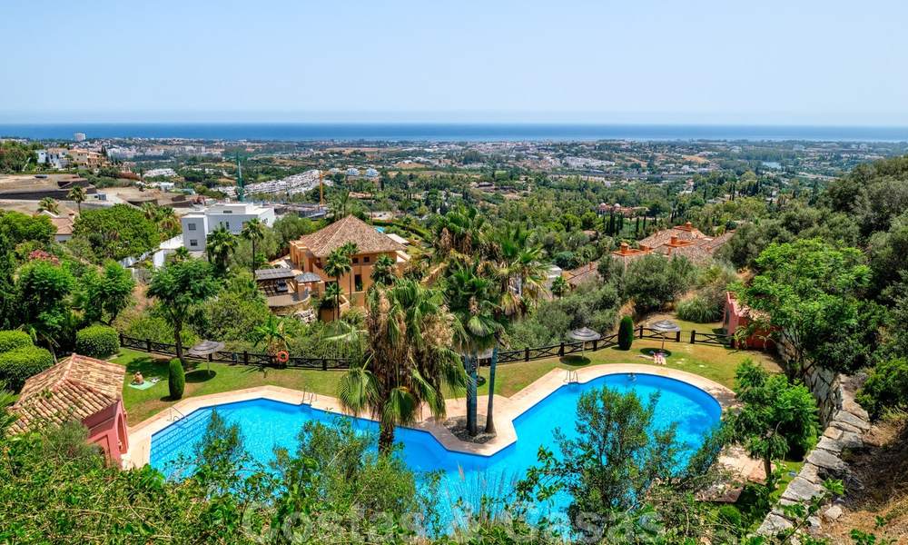 Instapklaar ruim appartement met panoramisch uitzicht op de kust en de zee in Benahavis - Marbella 27132