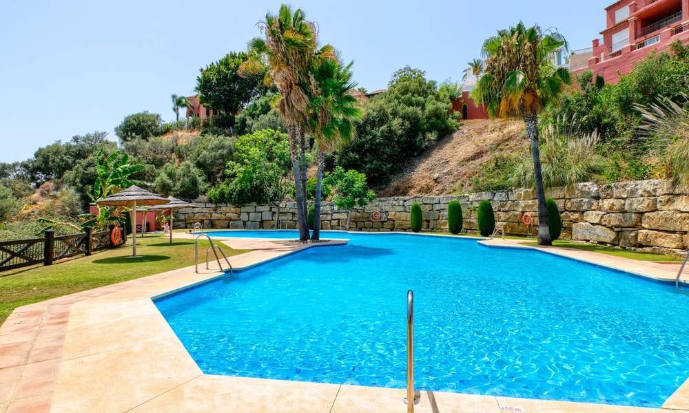 Instapklaar ruim appartement met panoramisch uitzicht op de kust en de zee in Benahavis - Marbella 27135