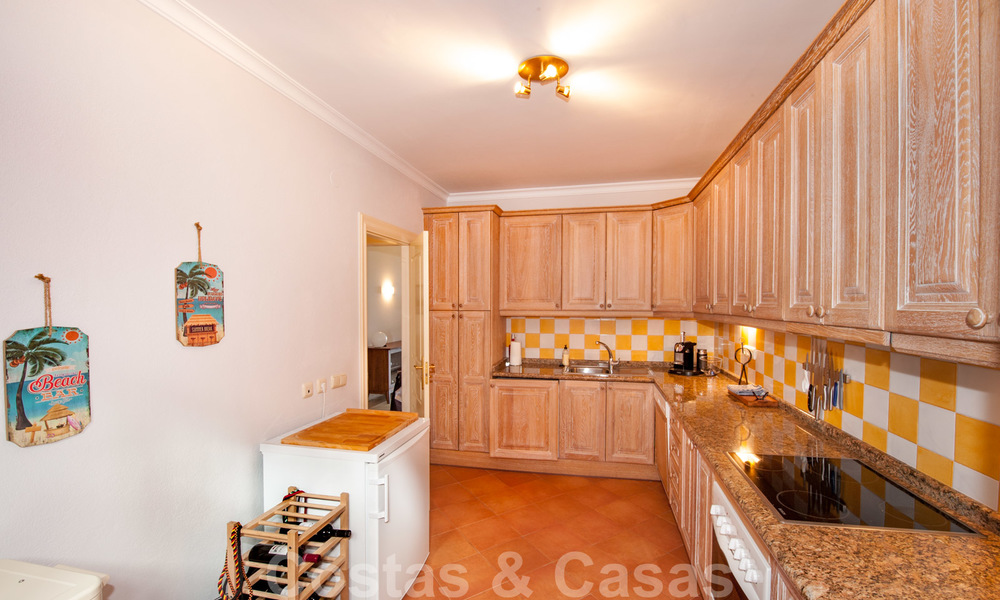 Instapklaar ruim appartement met panoramisch uitzicht op de kust en de zee in Benahavis - Marbella 27360