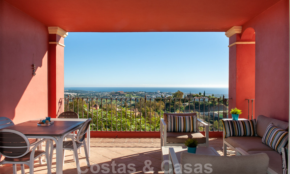 Instapklaar ruim appartement met panoramisch uitzicht op de kust en de zee in Benahavis - Marbella 31021