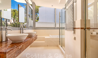 Moderne luxe hoekwoning met zeezicht te koop in het exclusieve Sierra Blanca, Marbella 27140 