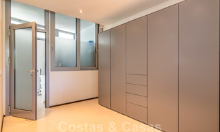 Moderne luxe hoekwoning met zeezicht te koop in het exclusieve Sierra Blanca, Marbella 27148 