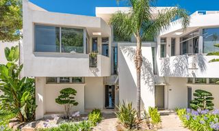 Moderne luxe hoekwoning met zeezicht te koop in het exclusieve Sierra Blanca, Marbella 27155 