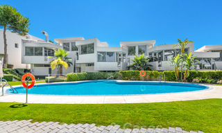 Moderne luxe hoekwoning met zeezicht te koop in het exclusieve Sierra Blanca, Marbella 27156 