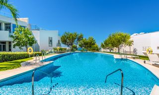 Moderne luxe hoekwoning met zeezicht te koop in het exclusieve Sierra Blanca, Marbella 27158 