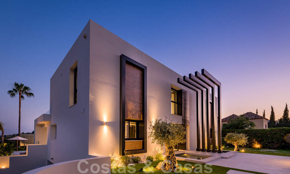 Spectaculaire moderne designer villa te koop, eerstelijns golf in Nueva Andalucia, Marbella 27194