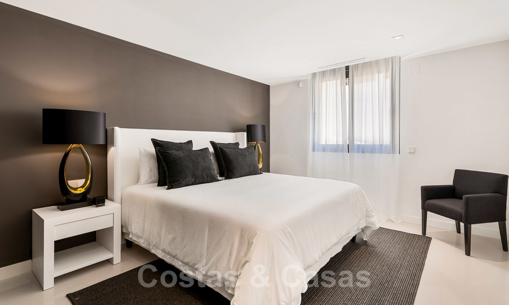 Spectaculaire moderne designer villa te koop, eerstelijns golf in Nueva Andalucia, Marbella 27215