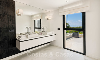 Spectaculaire moderne designer villa te koop, eerstelijns golf in Nueva Andalucia, Marbella 27245 