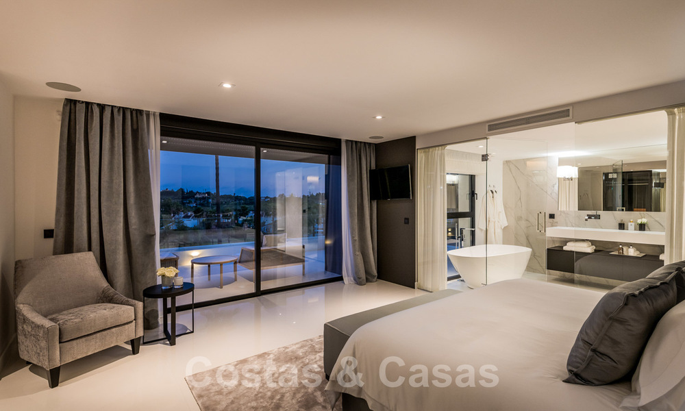 Spectaculaire moderne designer villa te koop, eerstelijns golf in Nueva Andalucia, Marbella 27255
