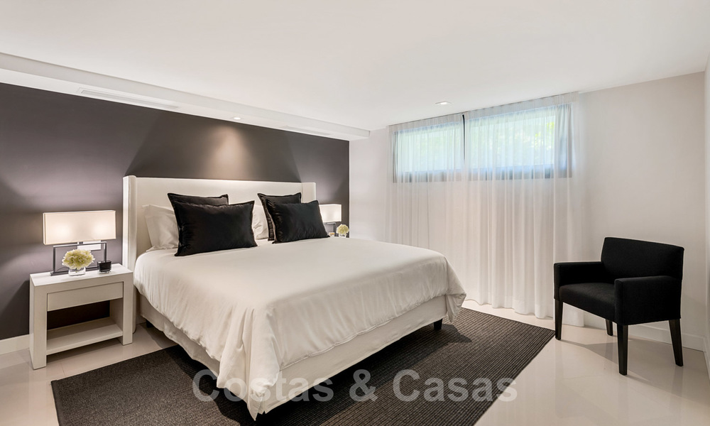 Spectaculaire moderne designer villa te koop, eerstelijns golf in Nueva Andalucia, Marbella 27262