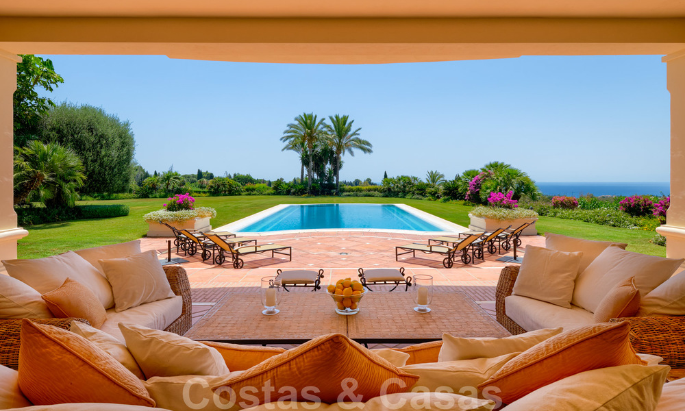 Traditioneel klassiek-mediterrane luxe villa te koop met prachtig zeezicht in een gated community op de Golden Mile, Marbella 27269