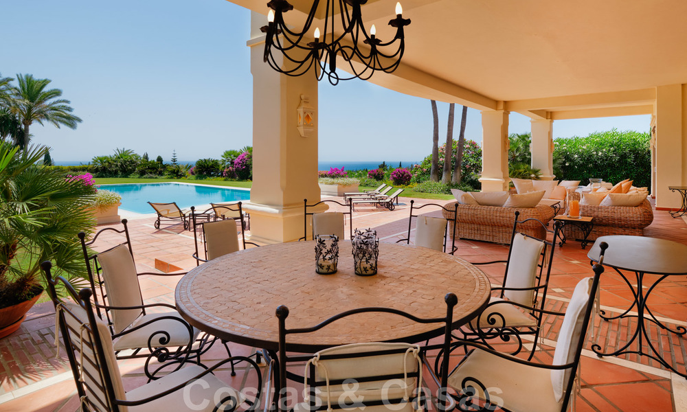 Traditioneel klassiek-mediterrane luxe villa te koop met prachtig zeezicht in een gated community op de Golden Mile, Marbella 27281