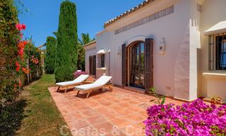 Traditioneel klassiek-mediterrane luxe villa te koop met prachtig zeezicht in een gated community op de Golden Mile, Marbella 27282 