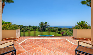 Traditioneel klassiek-mediterrane luxe villa te koop met prachtig zeezicht in een gated community op de Golden Mile, Marbella 27299 