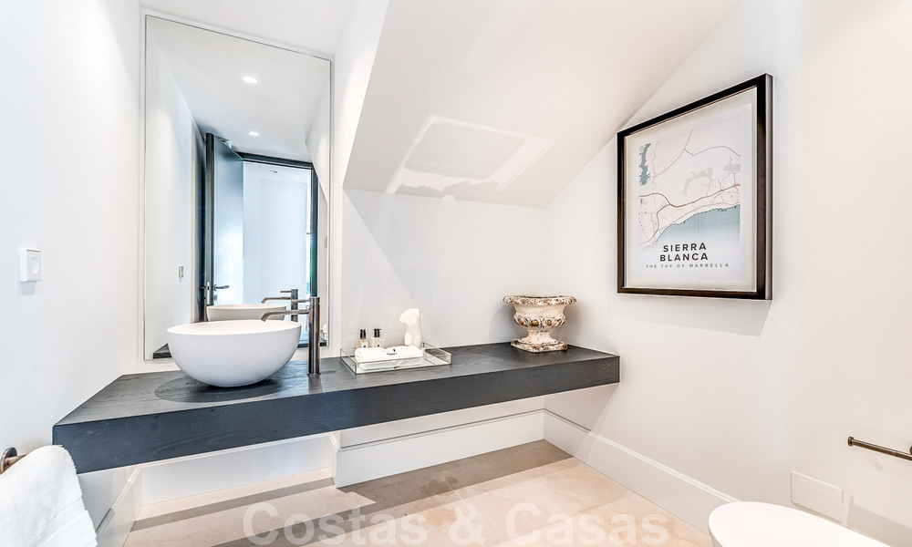 Luxevilla te koop in een elegante klassieke stijl in Sierra Blanca, Marbella 32221