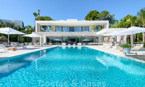 Exclusieve nieuwe moderne villa te koop, direct aan de Las Brisas golfbaan in de Golf Vallei van Nueva Andalucia, Marbella 27435