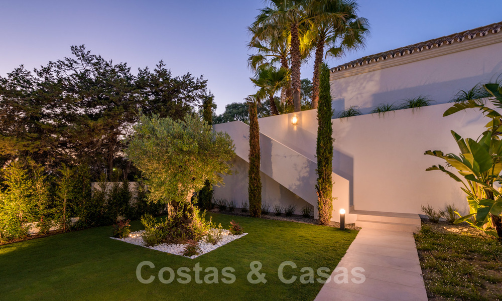 Instapklare hedendaagse mediterrane villa met zeezicht te koop op korte wandelafstand van het strand en alle voorzieningen, beachside Elviria te Marbella 27531