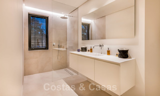 Instapklare hedendaagse mediterrane villa met zeezicht te koop op korte wandelafstand van het strand en alle voorzieningen, beachside Elviria te Marbella 27534 