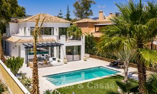 Instapklare hedendaagse mediterrane villa met zeezicht te koop op korte wandelafstand van het strand en alle voorzieningen, beachside Elviria te Marbella 27544 