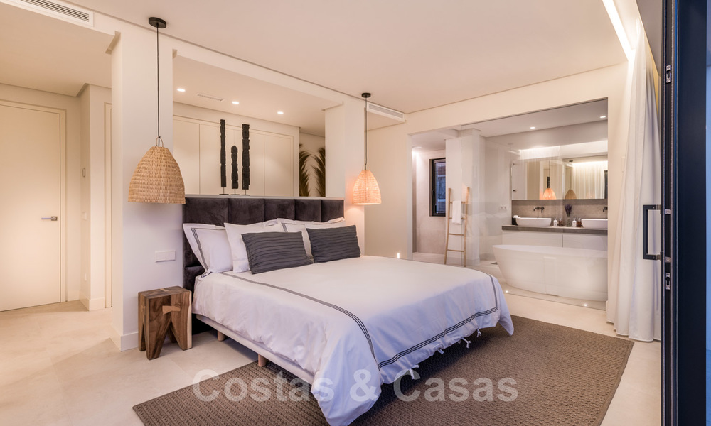 Instapklare hedendaagse mediterrane villa met zeezicht te koop op korte wandelafstand van het strand en alle voorzieningen, beachside Elviria te Marbella 27551