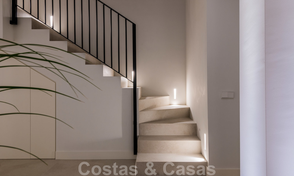 Instapklare hedendaagse mediterrane villa met zeezicht te koop op korte wandelafstand van het strand en alle voorzieningen, beachside Elviria te Marbella 27559