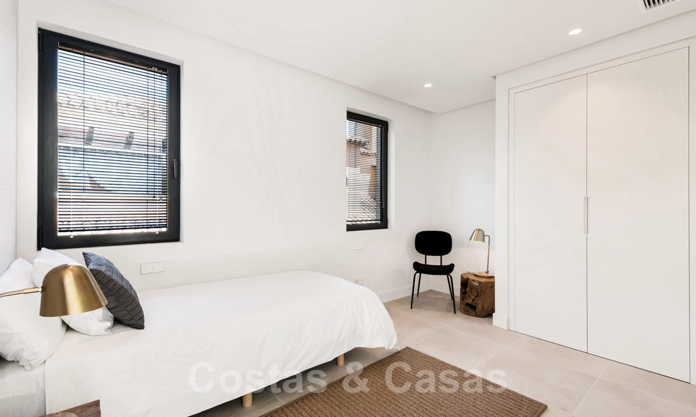 Instapklare hedendaagse mediterrane villa met zeezicht te koop op korte wandelafstand van het strand en alle voorzieningen, beachside Elviria te Marbella 27564