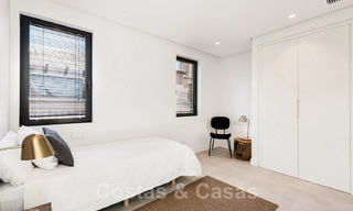 Instapklare hedendaagse mediterrane villa met zeezicht te koop op korte wandelafstand van het strand en alle voorzieningen, beachside Elviria te Marbella 27564 