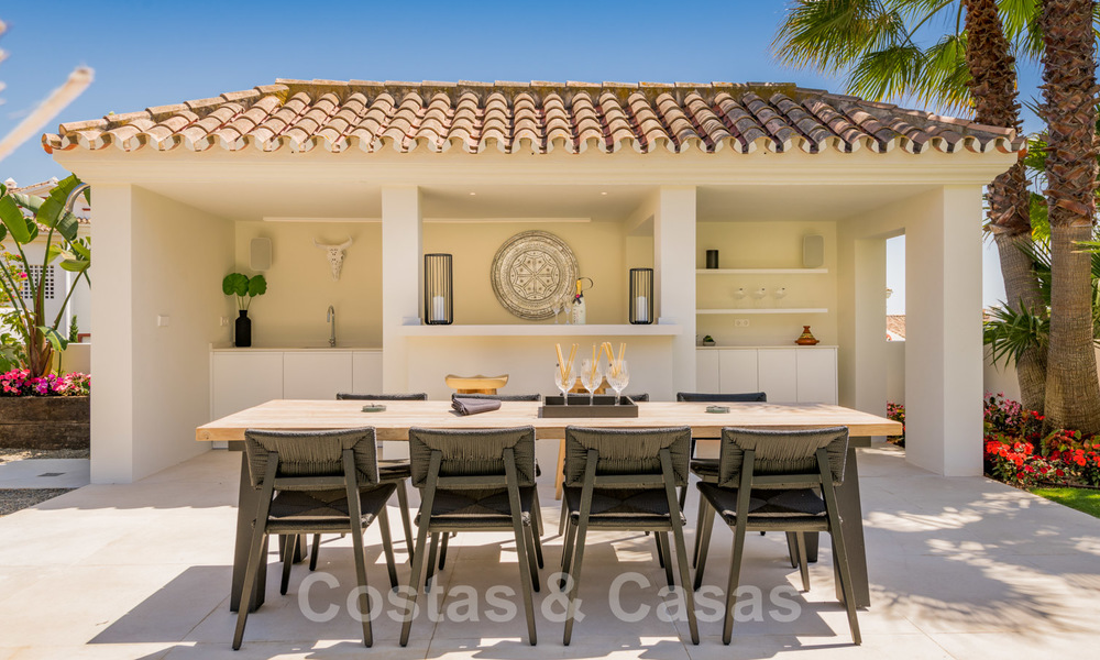 Instapklare hedendaagse mediterrane villa met zeezicht te koop op korte wandelafstand van het strand en alle voorzieningen, beachside Elviria te Marbella 27566