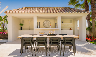 Instapklare hedendaagse mediterrane villa met zeezicht te koop op korte wandelafstand van het strand en alle voorzieningen, beachside Elviria te Marbella 27566 