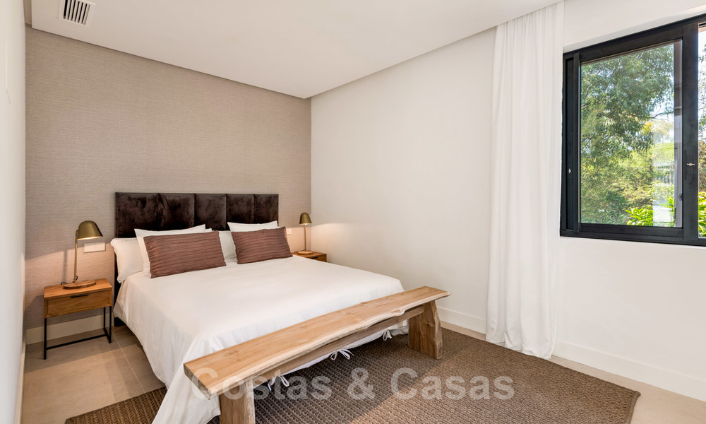 Instapklare hedendaagse mediterrane villa met zeezicht te koop op korte wandelafstand van het strand en alle voorzieningen, beachside Elviria te Marbella 27567