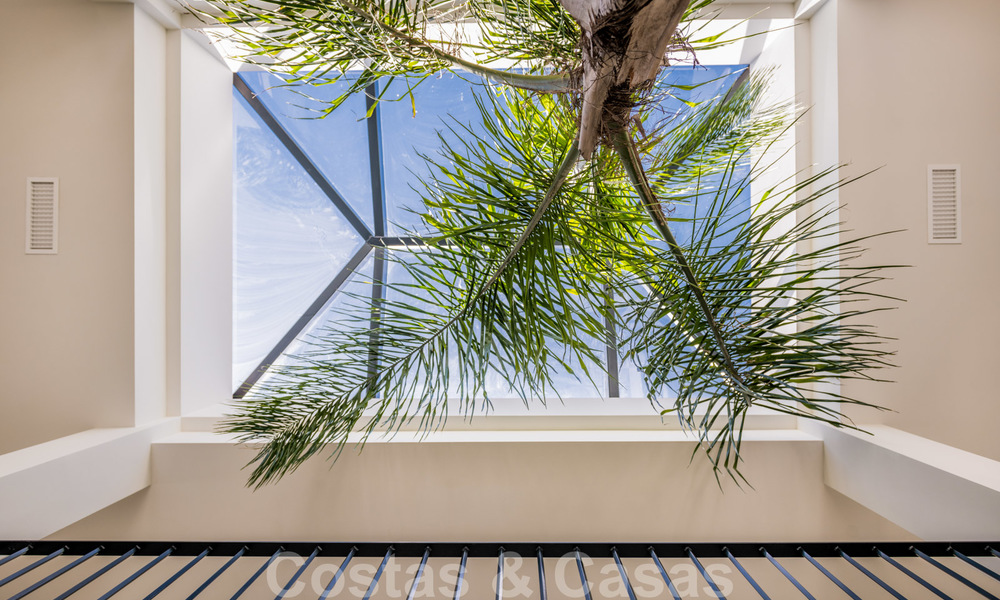 Instapklare hedendaagse mediterrane villa met zeezicht te koop op korte wandelafstand van het strand en alle voorzieningen, beachside Elviria te Marbella 27572