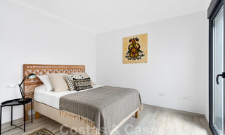 Nieuwe moderne huizen te koop met panoramisch berg- en zeezicht in een urbanisatie te midden de natuur in Marbella Oost 27579 