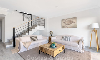 Nieuwe moderne huizen te koop met panoramisch berg- en zeezicht in een urbanisatie te midden de natuur in Marbella Oost 27581 