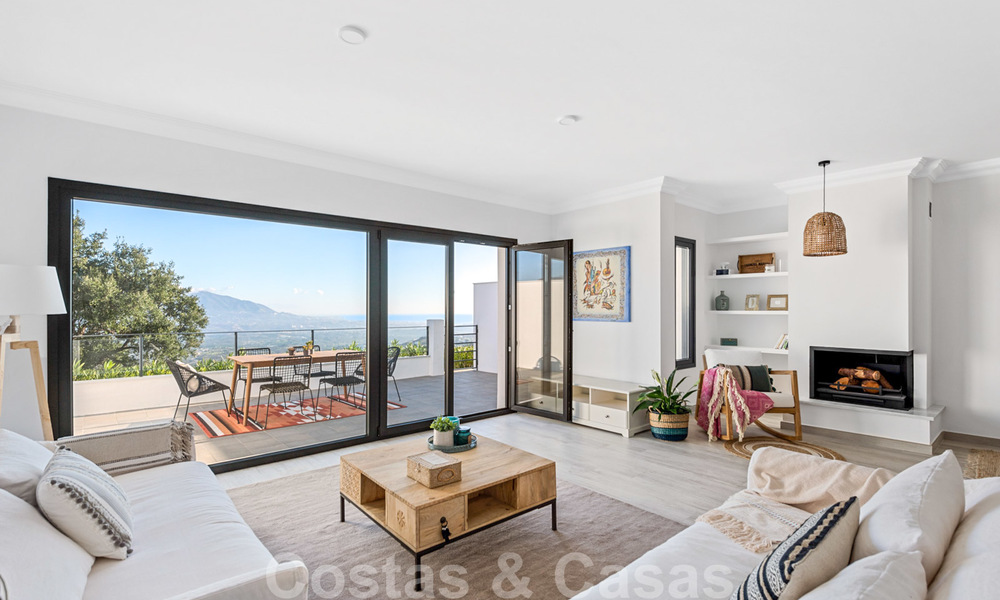 Nieuwe moderne huizen te koop met panoramisch berg- en zeezicht in een urbanisatie te midden de natuur in Marbella Oost 27583