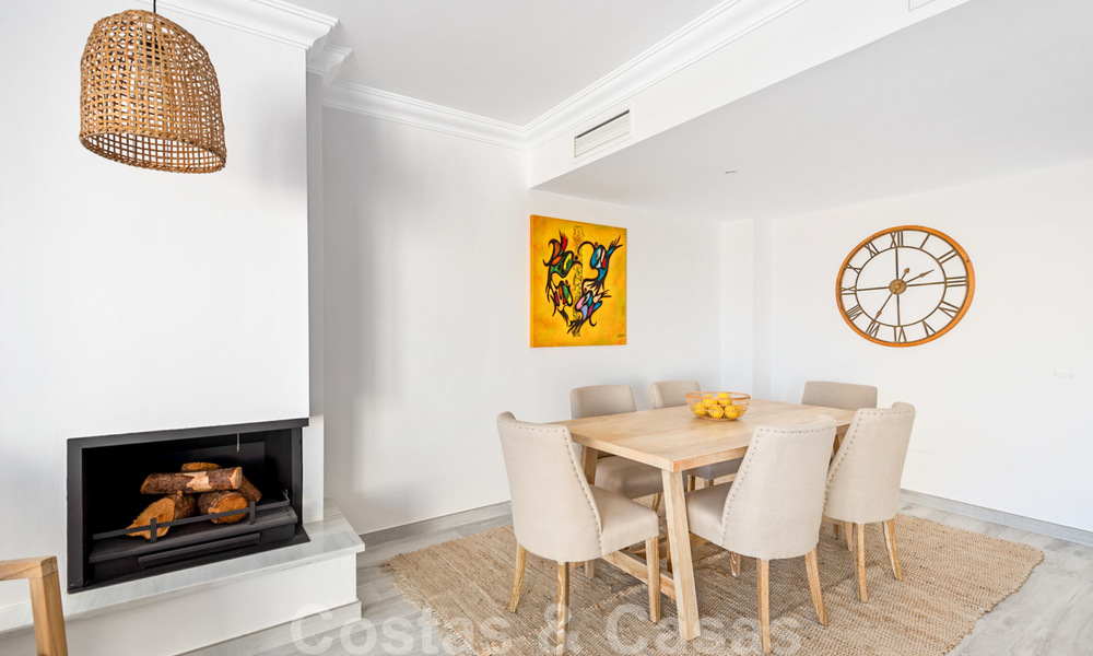 Nieuwe moderne huizen te koop met panoramisch berg- en zeezicht in een urbanisatie te midden de natuur in Marbella Oost 27584