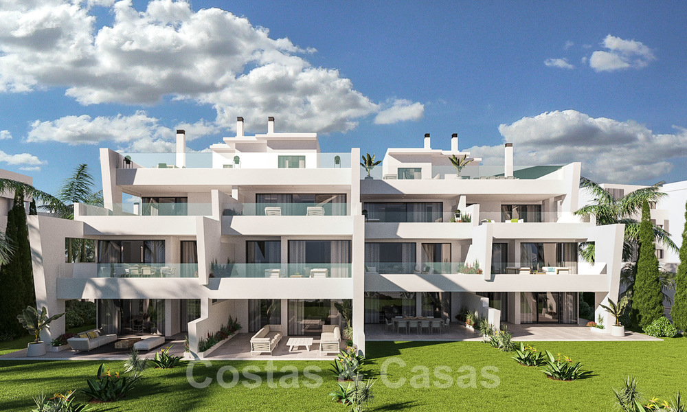 Nieuwe moderne appartementen met panoramisch berg- en zeezicht te koop in de heuvels van Estepona, dichtbij de stad 27741