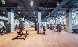 Nieuwe moderne appartementen met panoramisch berg- en zeezicht te koop in de heuvels van Estepona, dichtbij de stad 27753 