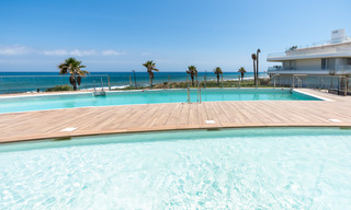Instapklare sensationele moderne luxe eerstelijns strand appartementen te koop in Estepona, Costa del Sol 27834 