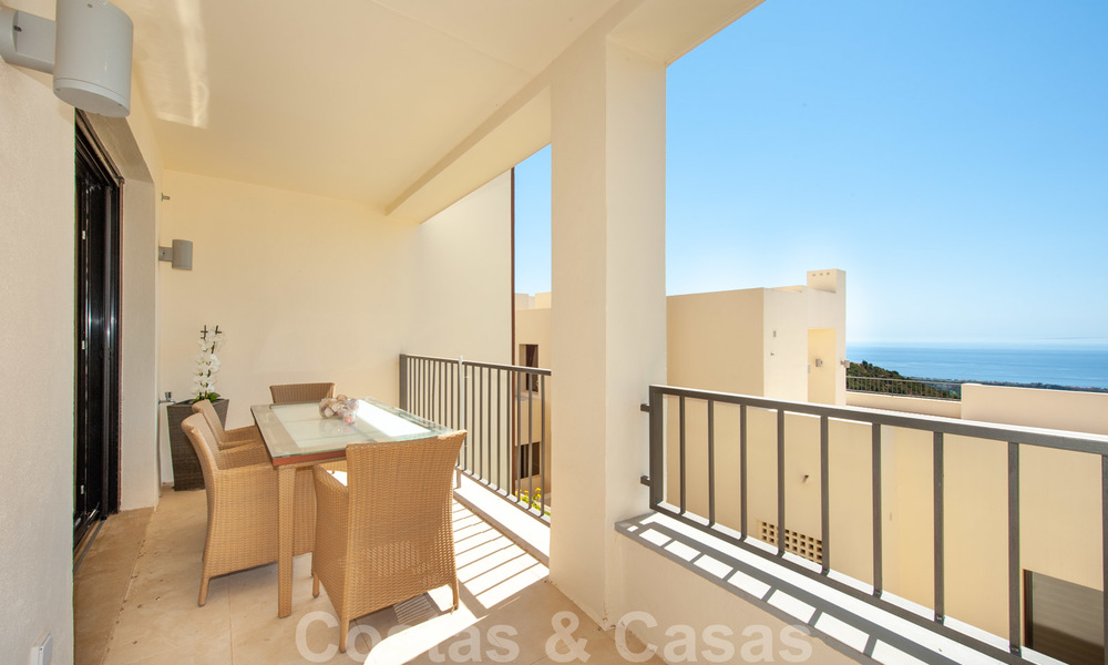 Tijdloos modern appartement te koop in Marbella met zeezicht 27964