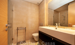 Tijdloos modern appartement te koop in Marbella met zeezicht 27972 