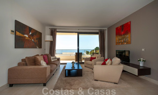 Tijdloos modern appartement te koop in Marbella met zeezicht 27988 