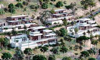 Turn-key nieuwe moderne villa’s met spectaculair uitzicht op de golf, het meer, bergen en de Middellandse Zee tot aan Afrika, in een gated golfresort te koop in Benahavis - Marbella 27913 