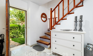 Geherdecoreerd huis te koop in een klein strandcomplex met mooi zwembad in Estepona West, dicht bij de stad 28109 