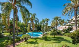 Gerenoveerd appartement te koop in het iconische eerstelijnsstrand complex Gray D’Albion in Puerto Banus, Marbella 28350 