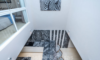 Gerenoveerd appartement te koop in het iconische eerstelijnsstrand complex Gray D’Albion in Puerto Banus, Marbella 28355 