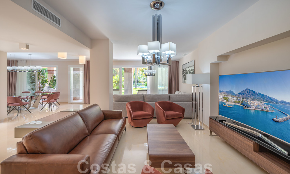 Gerenoveerd appartement te koop in het iconische eerstelijnsstrand complex Gray D’Albion in Puerto Banus, Marbella 28382